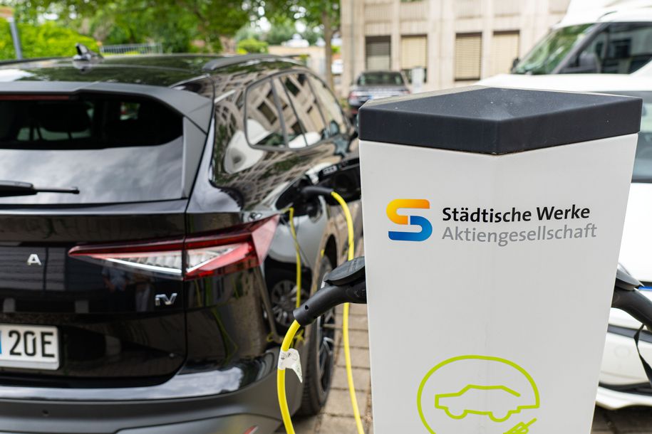 E-Ladesäule mit E-Kfz